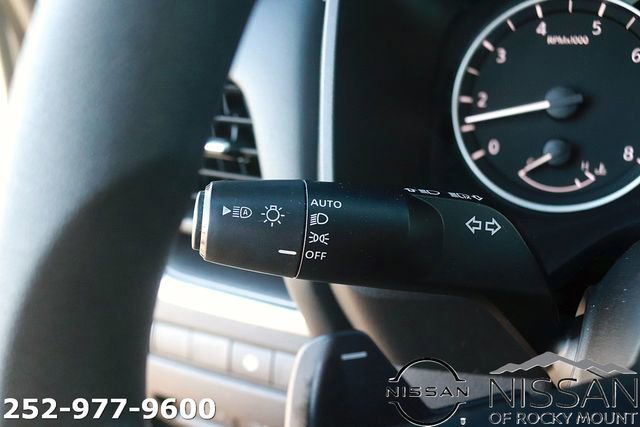 Used 2024 Nissan Rogue SV image 25