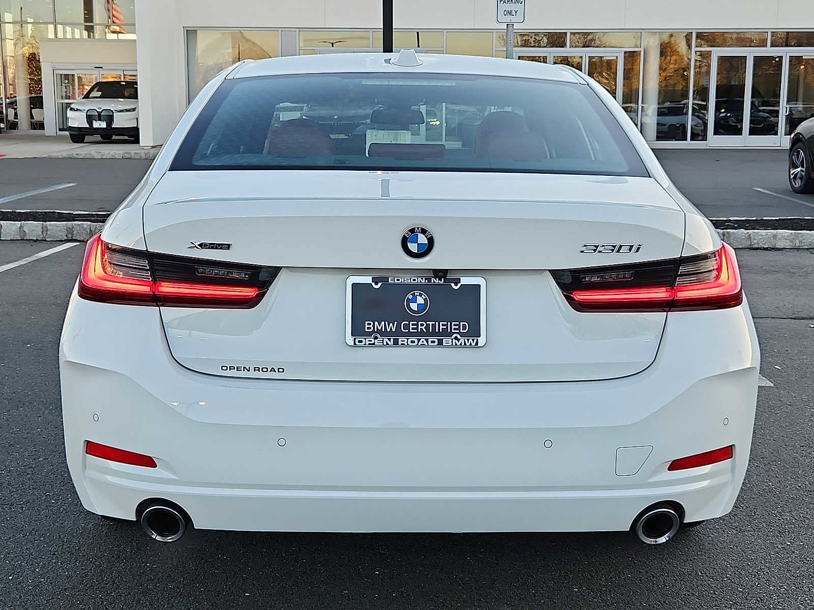 Certified 2024 BMW 330i xDrive Sedan w/ Convenience Package image 5
