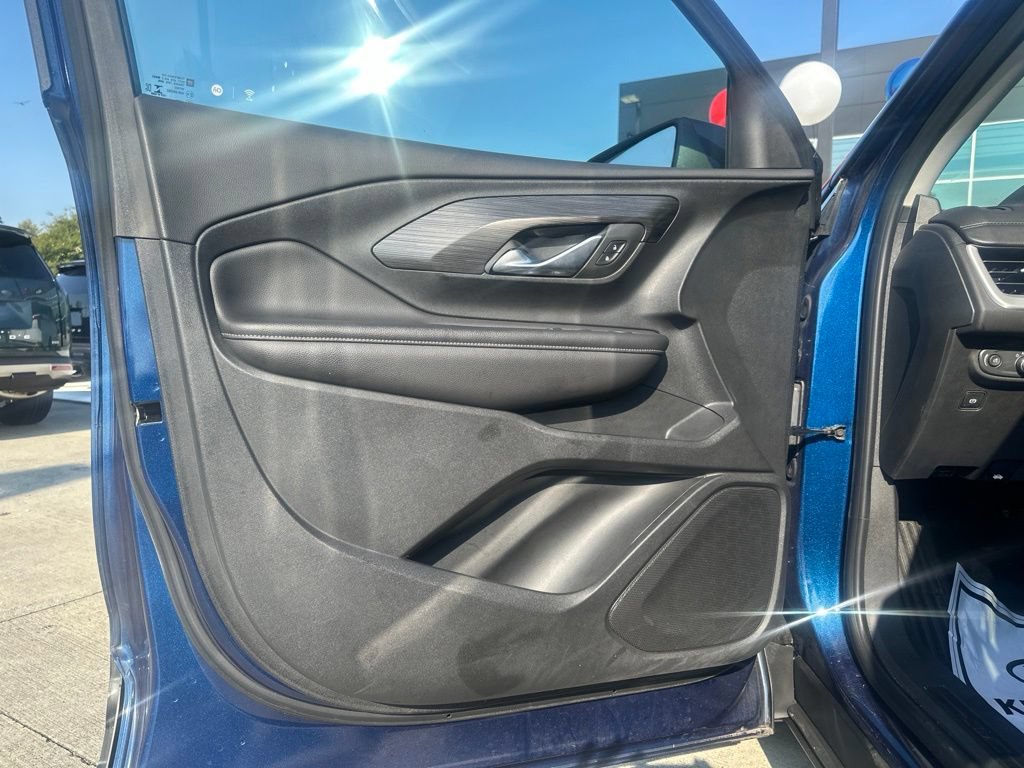 Used 2022 GMC Terrain SLE w/ LPO, Floor Liner Package FWD image 9