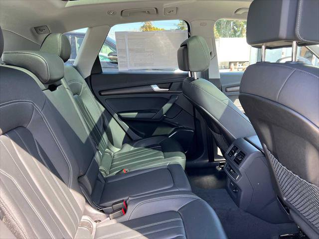 Used 2024 Audi Q5 2.0T Premium w/ Convenience Package image 40