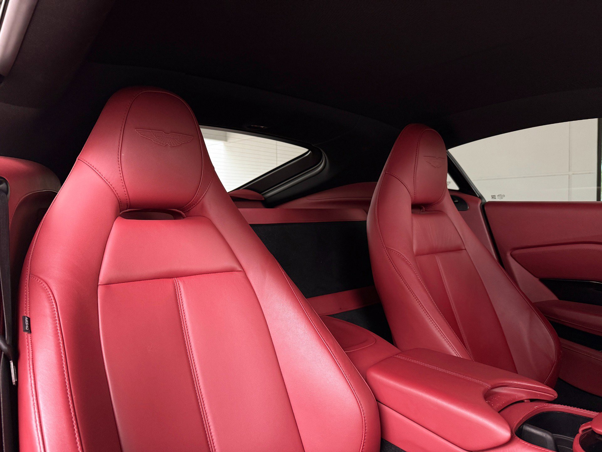 Used 2023 Aston Martin V8 Vantage Coupe image 27