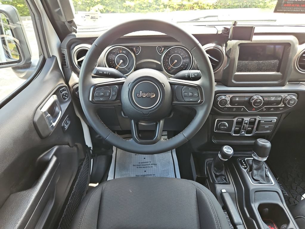 Used 2023 Jeep Gladiator Sport AWD/4WD image 14