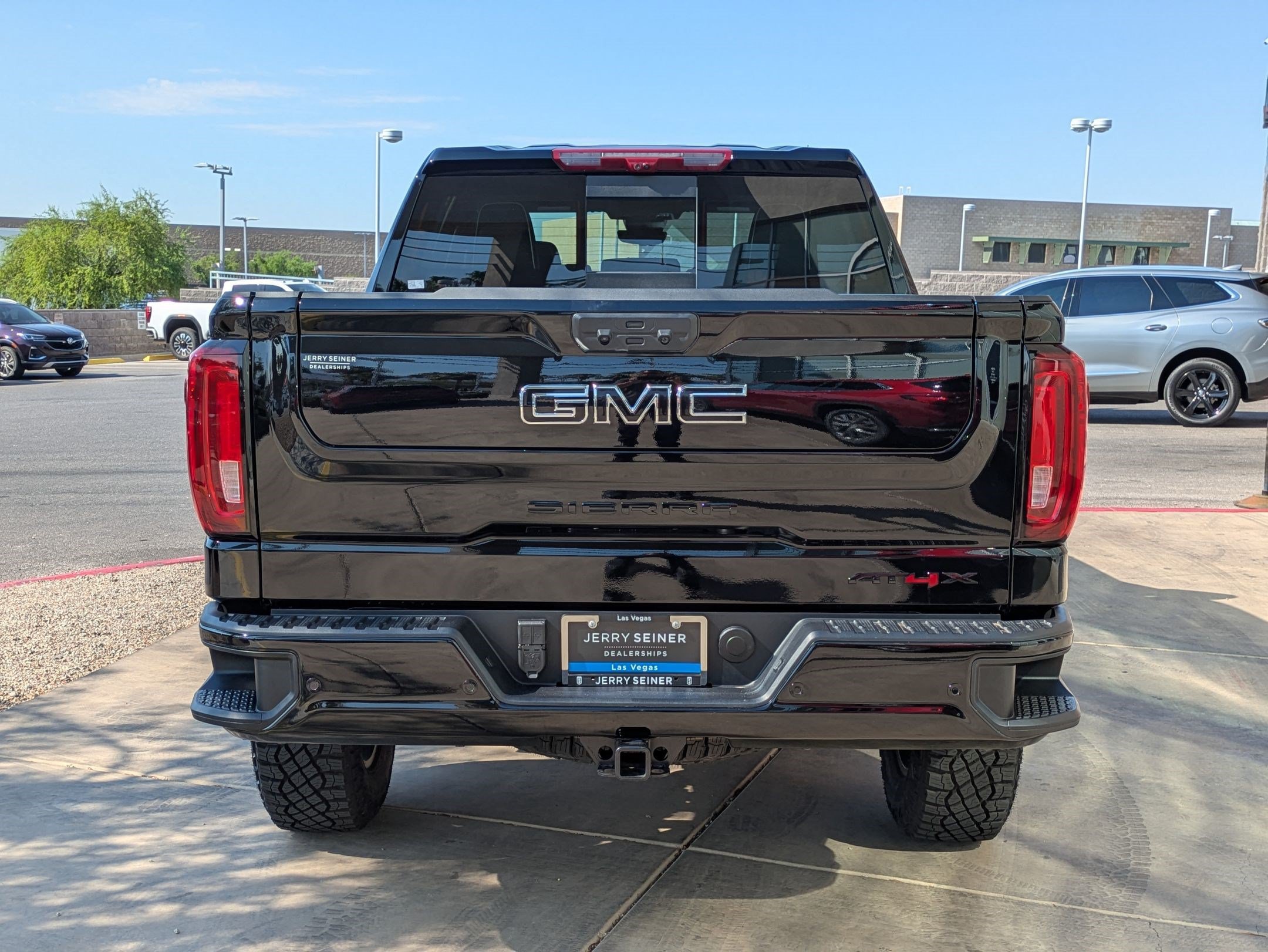 Used 2026 GMC Sierra 1500 AT4X w/ LPO, Black Badging Package AWD/4WD image 5