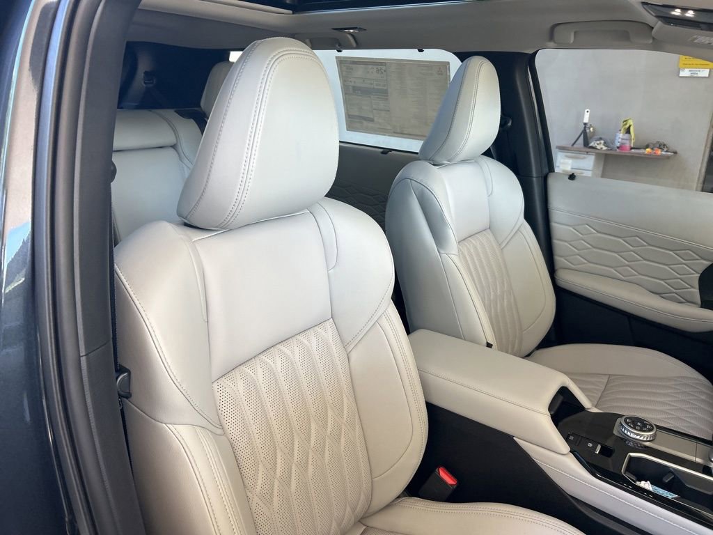 New 2025 Mitsubishi Outlander SEL image 21