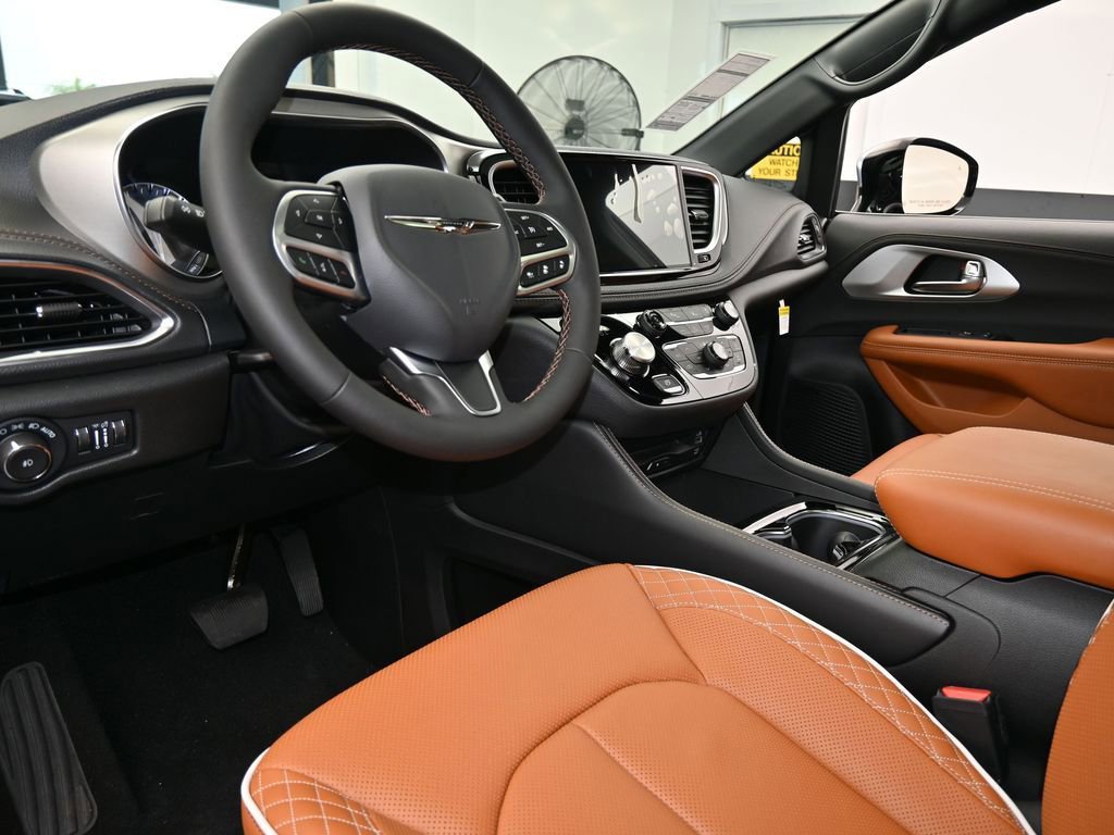 New 2026 Chrysler Pacifica Pinnacle image 14