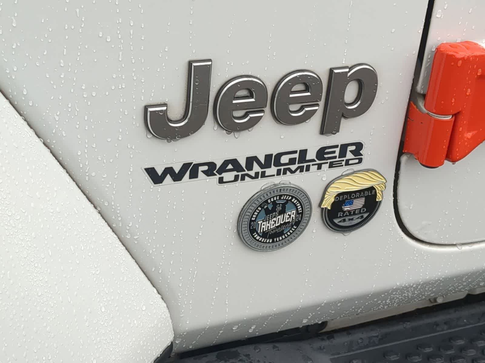 Used 2019 Jeep Wrangler Unlimited Sahara w/ Cold Weather Group AWD/4WD image 12