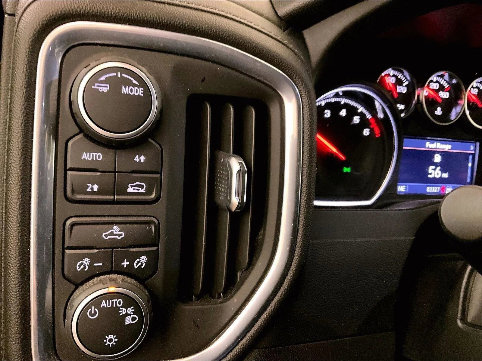 Used 2021 Chevrolet Silverado 1500 LT image 31