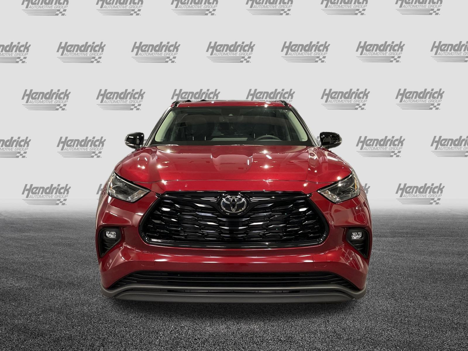 Used 2025 Toyota Highlander XLE video 3