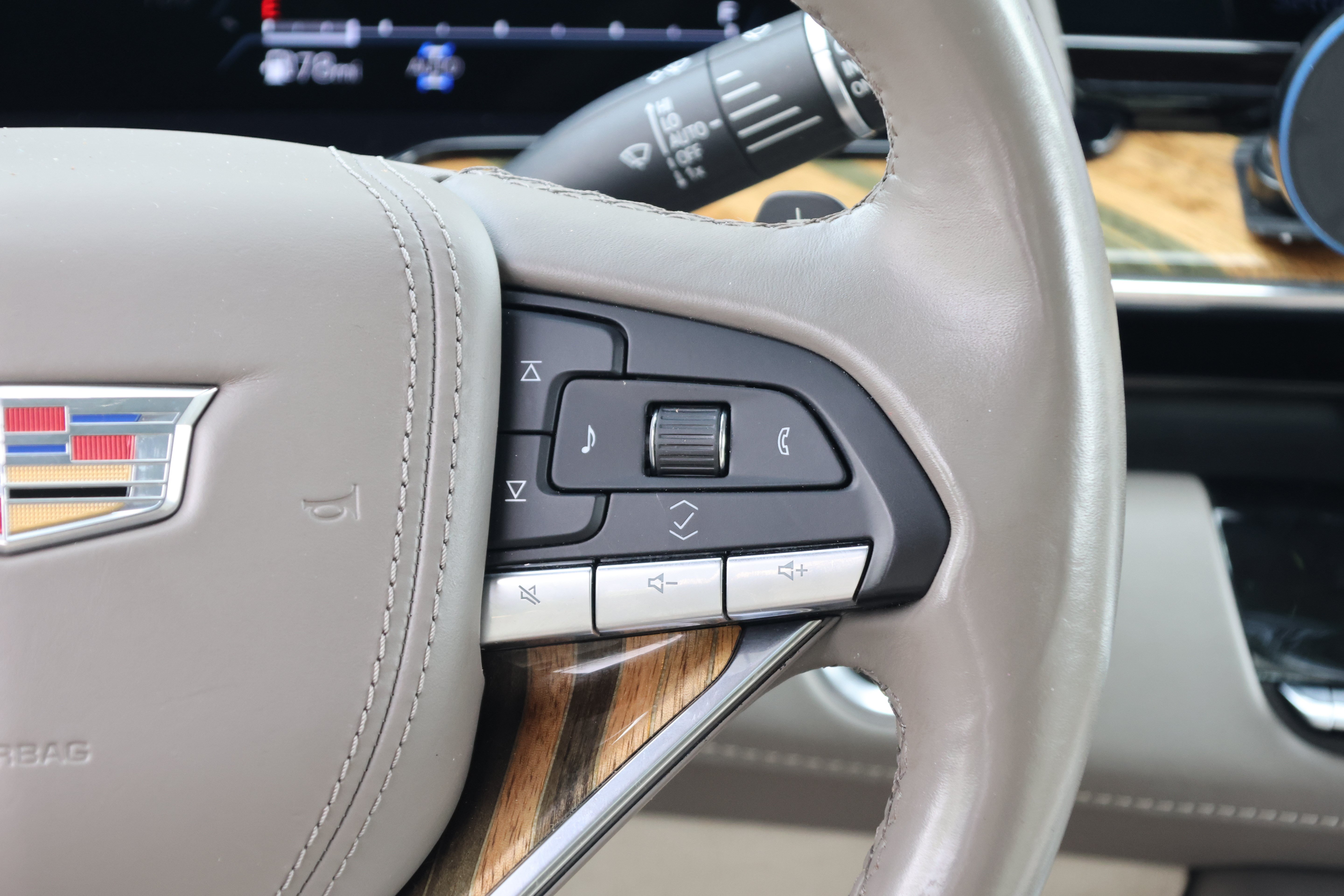 Used 2021 Cadillac Escalade Premium Luxury Platinum w/ Heavy-Duty Trailer Package AWD/4WD image 22