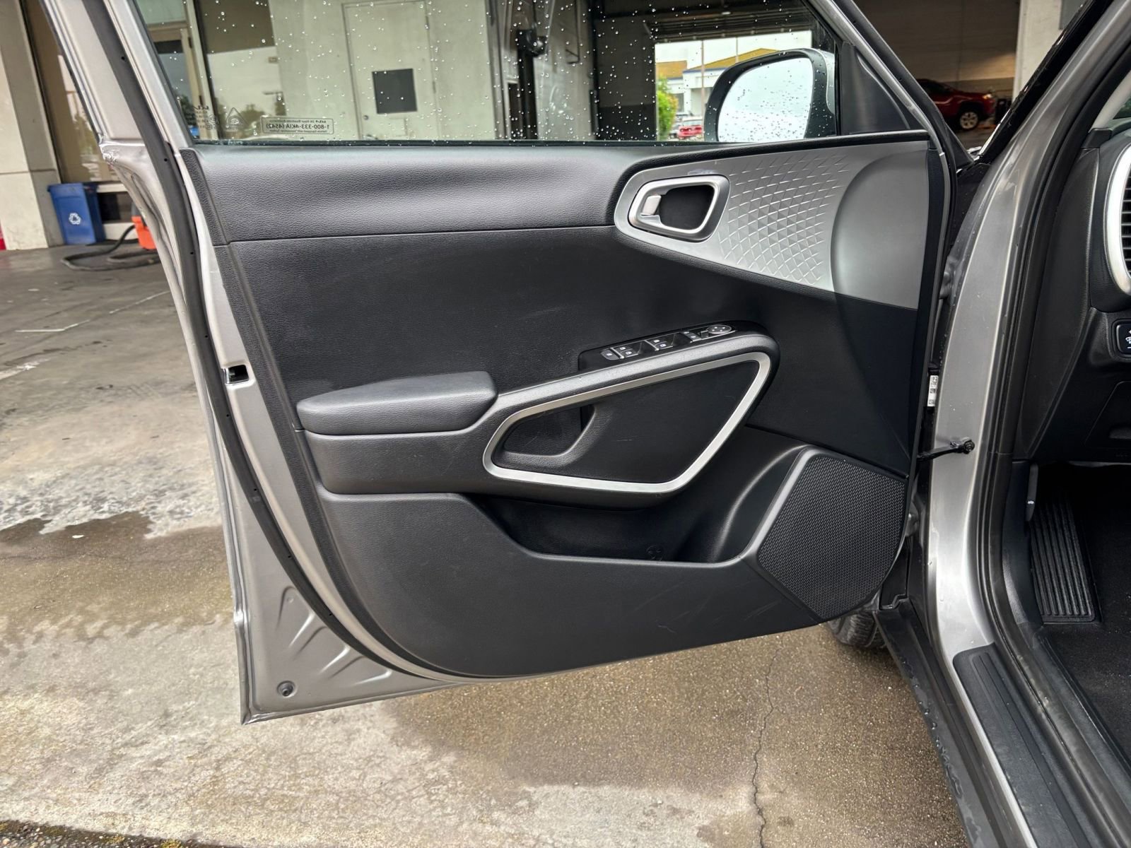 Used 2025 Kia Soul LX w/ LX Technology Package FWD image 18