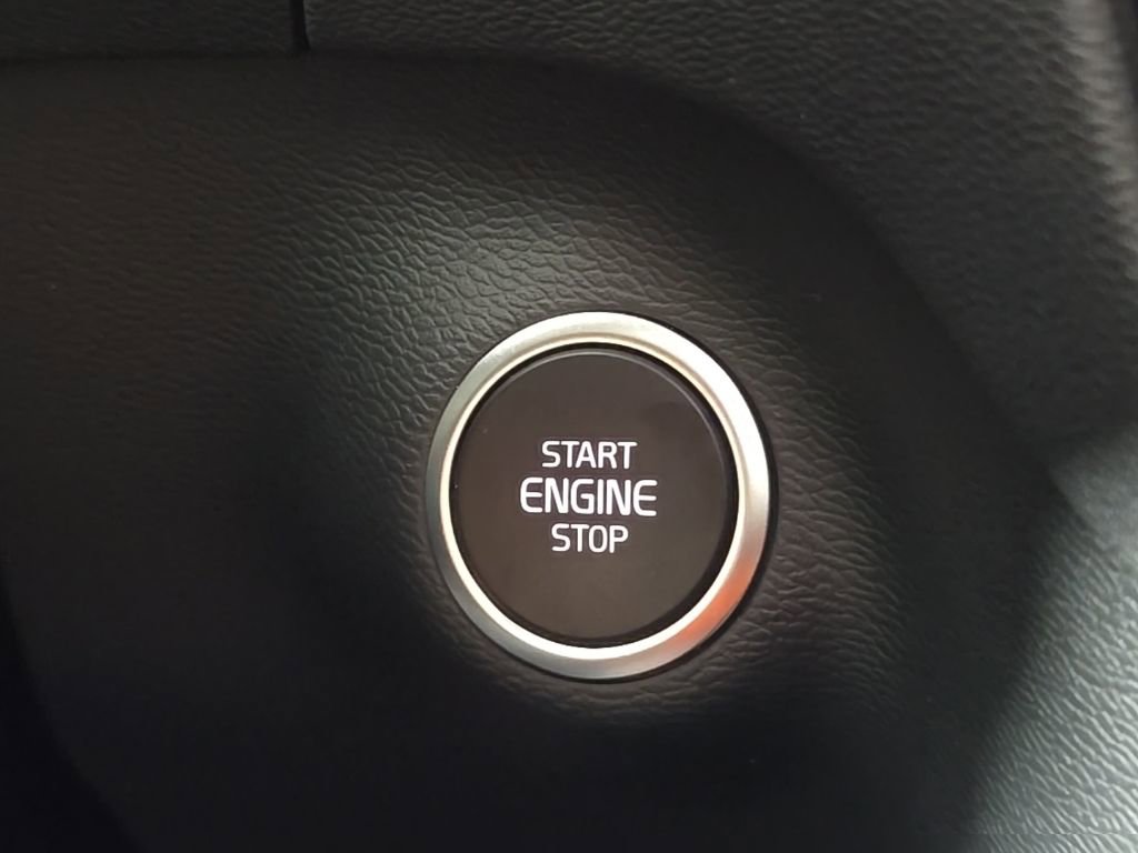 Certified 2024 Volvo XC40 B5 Ultimate w/ Climate Package image 29