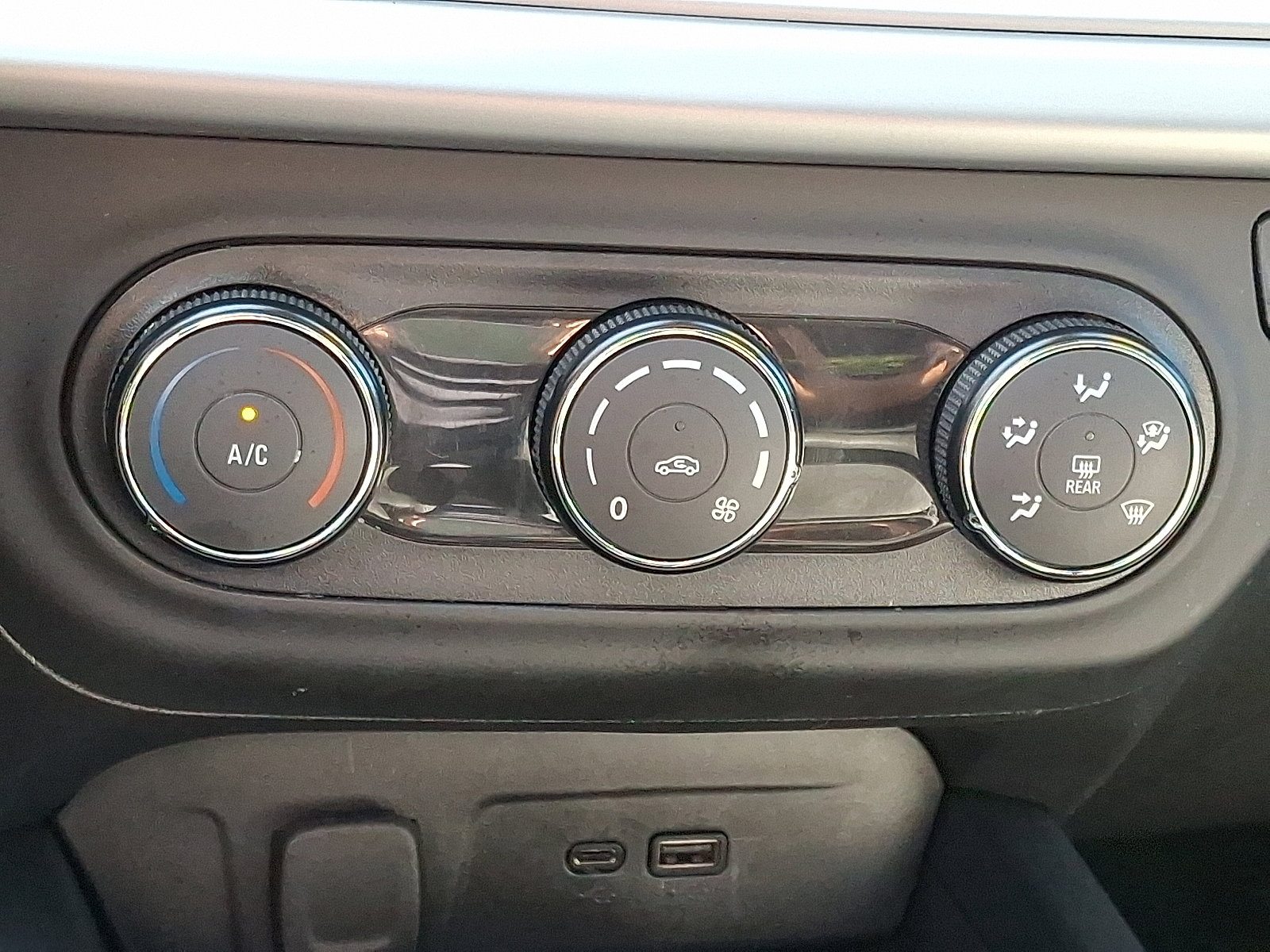 Used 2025 Chevrolet Trax LS image 16