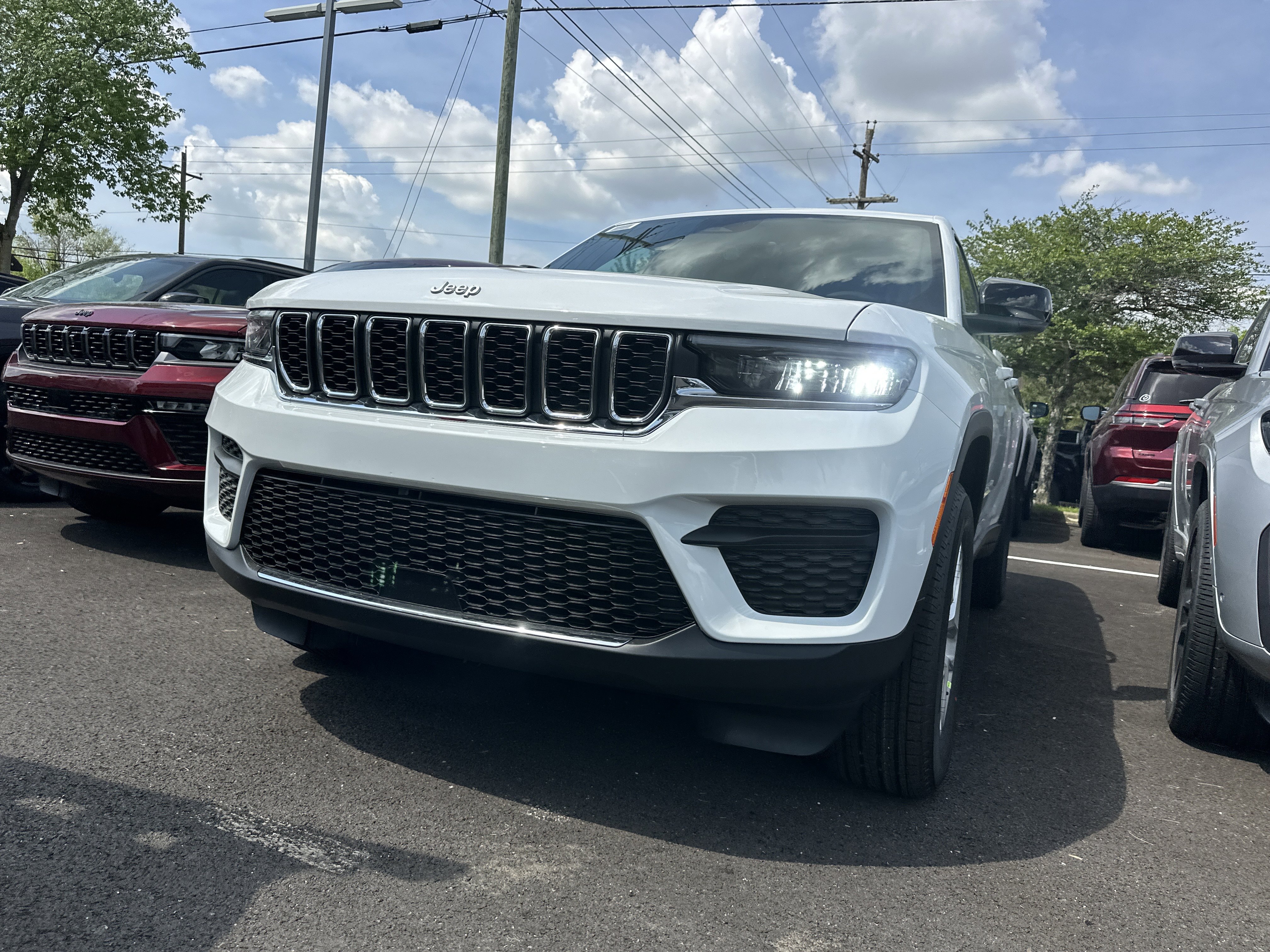 New 2026 Jeep Grand Cherokee Laredo AWD/4WD image 18