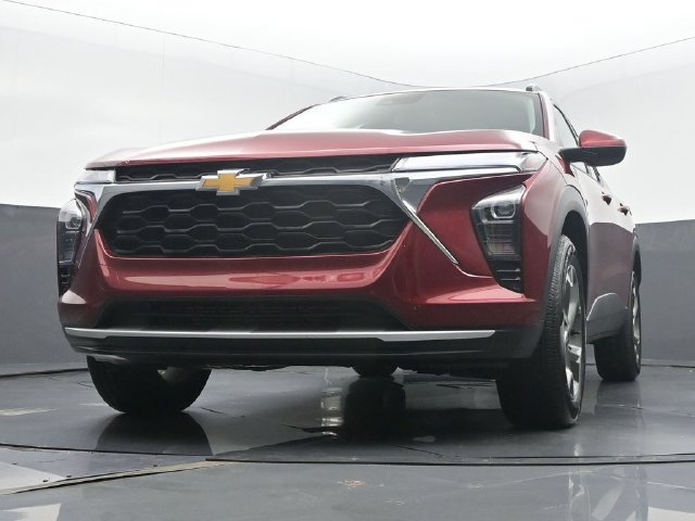 Used 2024 Chevrolet Trax LT w/ Sunroof Package FWD image 44