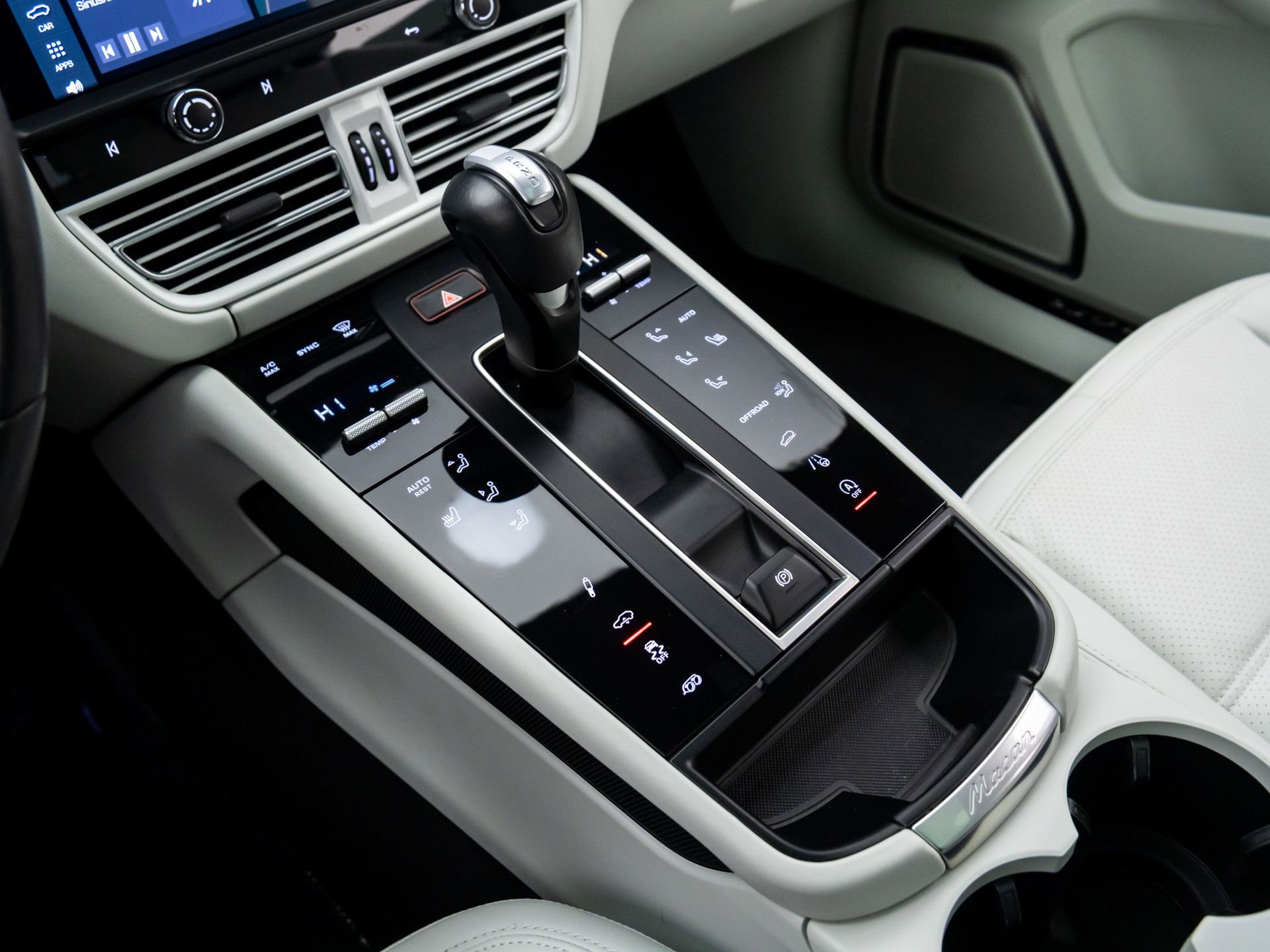 Certified 2024 Porsche Macan GTS image 13