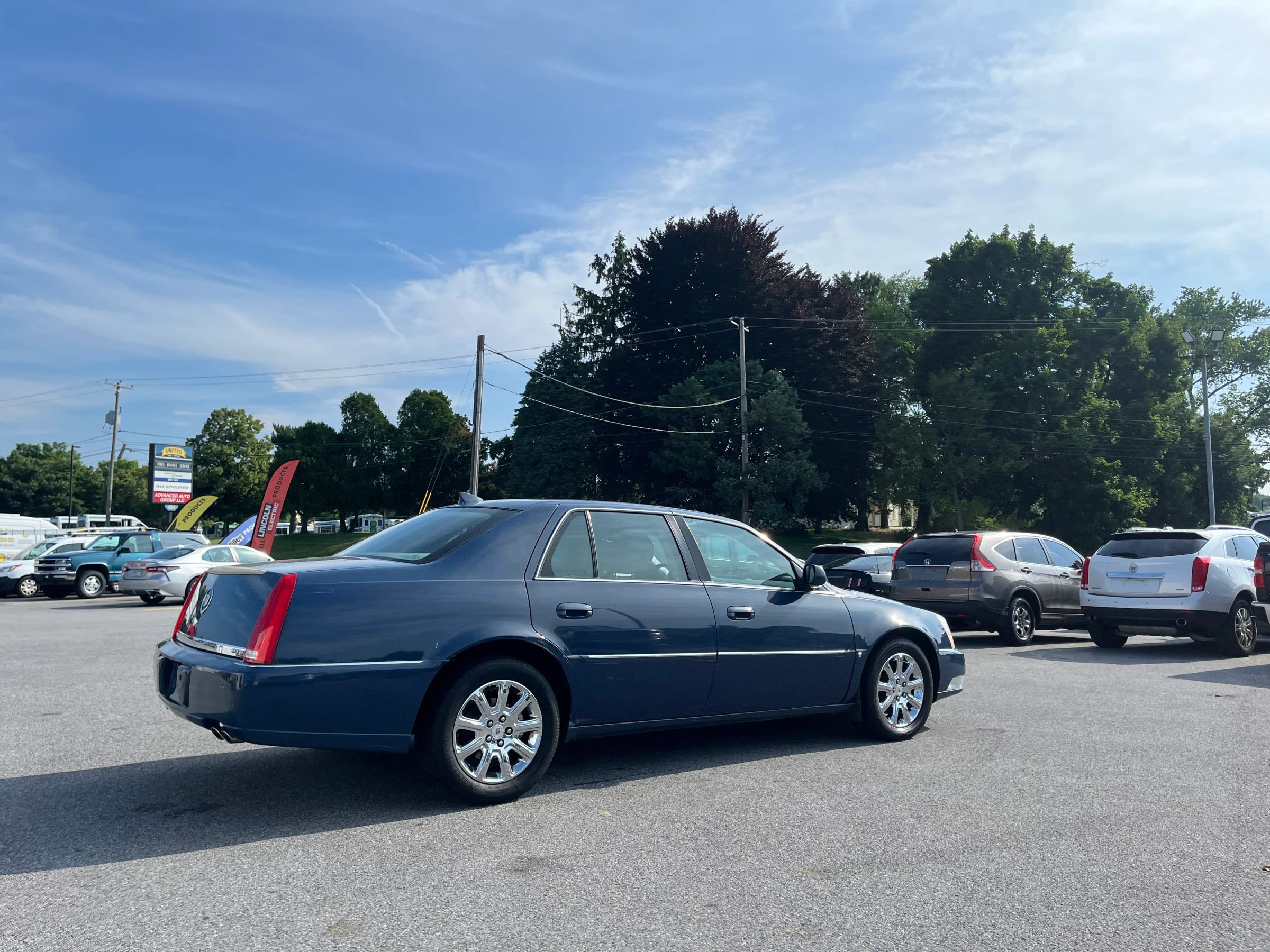 Used 2009 Cadillac DTS w/ Sun And Sound Package FWD image 3