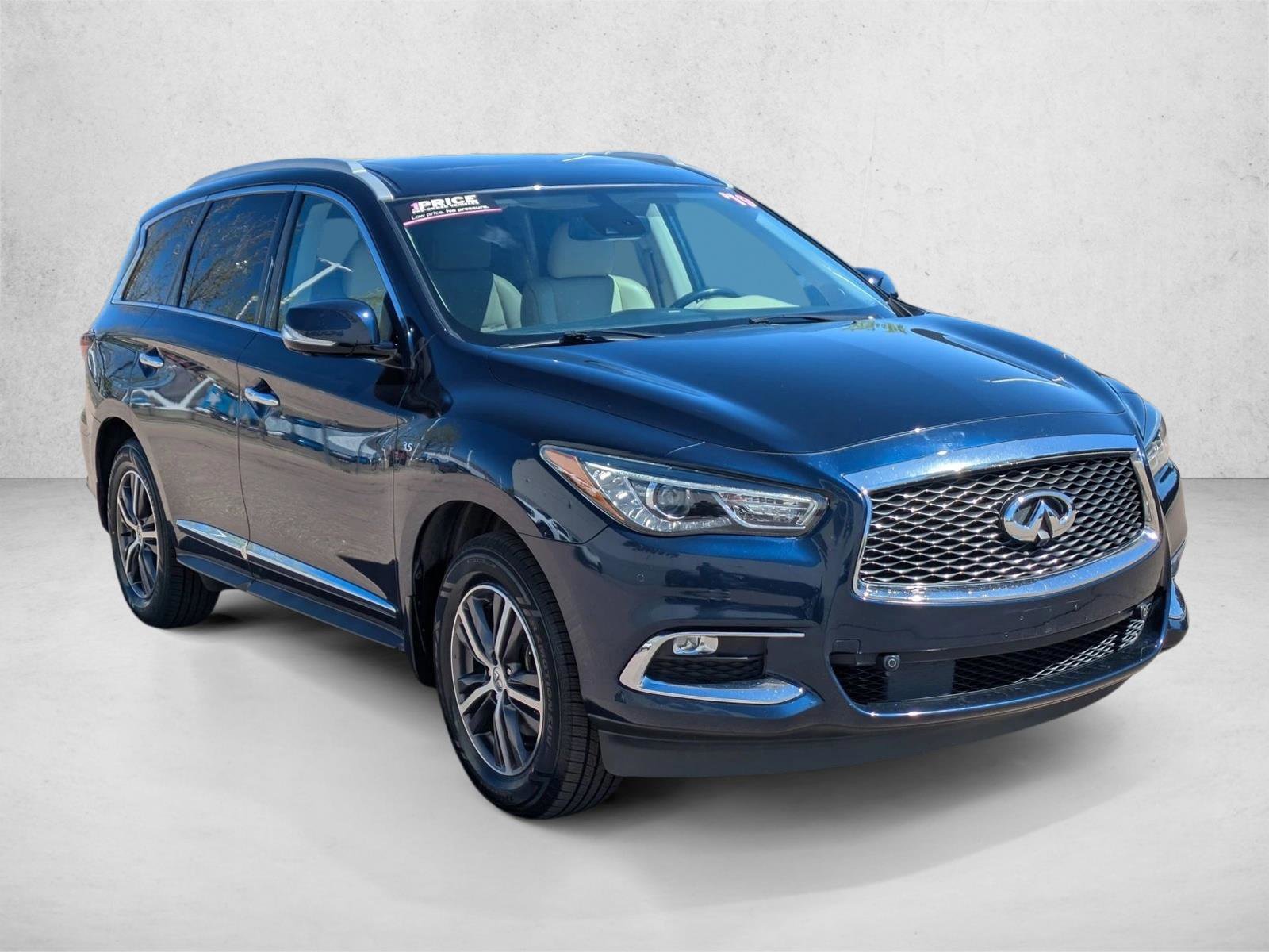 Used 2019 INFINITI QX60 Luxe w/ Essential Package AWD/4WD image 3