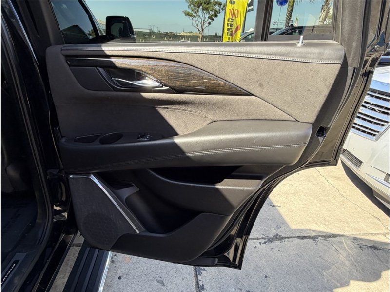 Used 2016 Cadillac Escalade Platinum AWD/4WD image 29