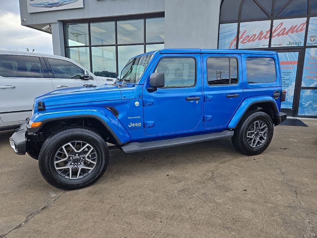 Used 2024 Jeep Wrangler Sahara w/ Technology Group AWD/4WD image 4