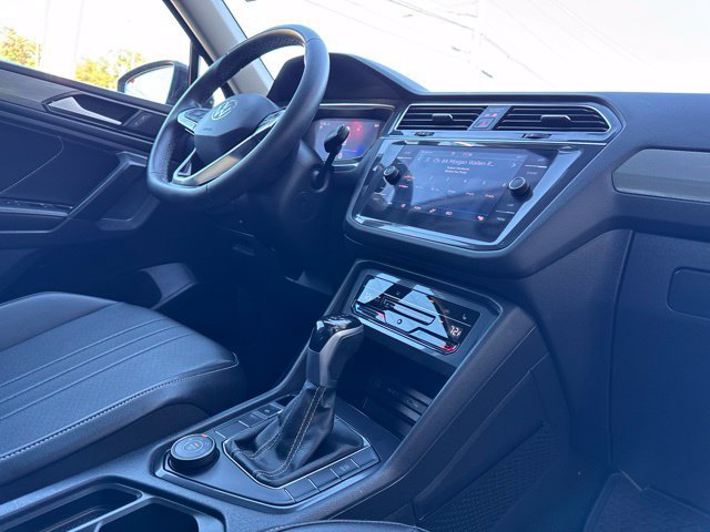 Certified 2022 Volkswagen Tiguan SE w/ Panoramic Sunroof Package AWD/4WD image 26