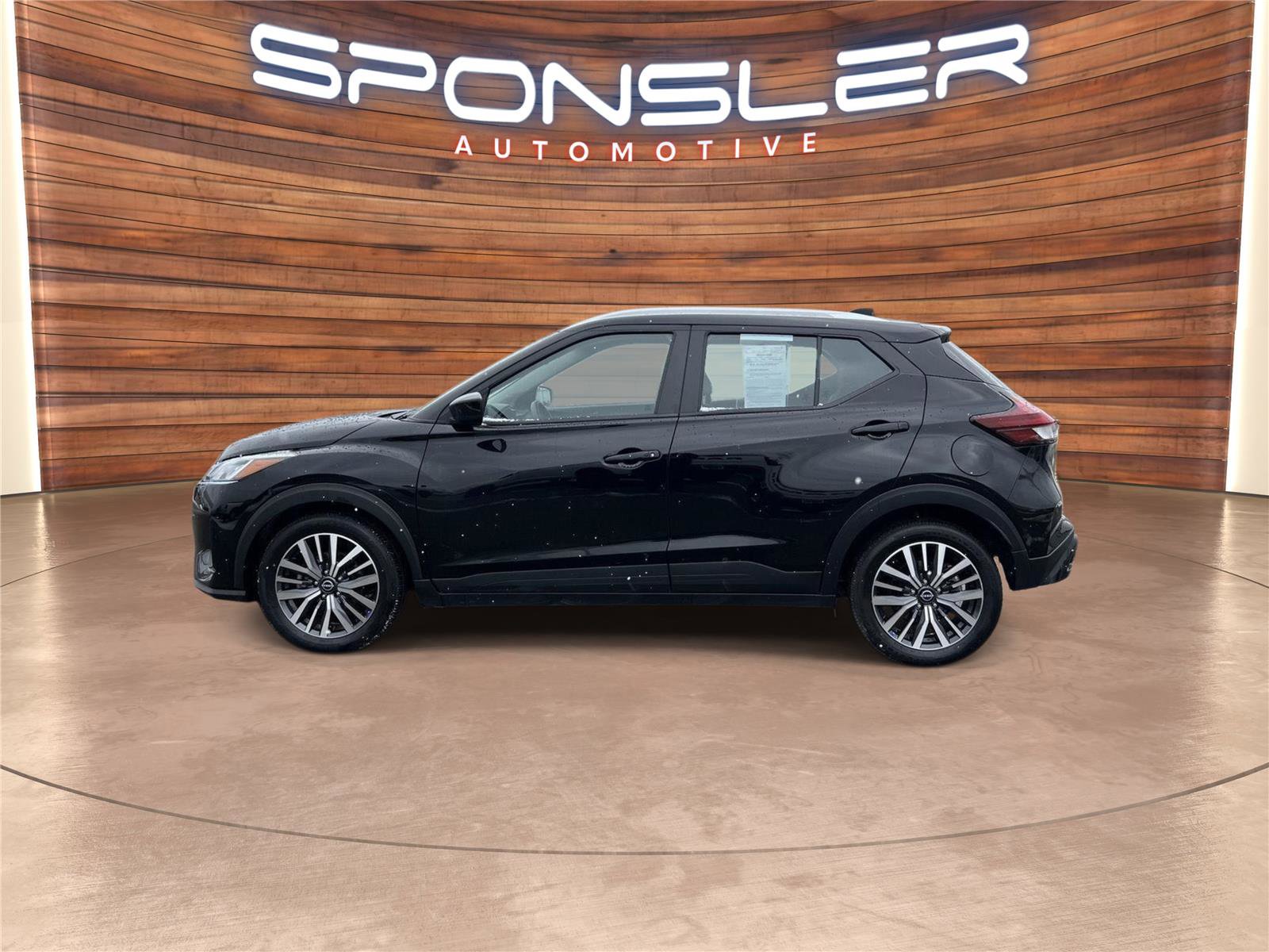 Used 2024 Nissan Kicks SV image 2