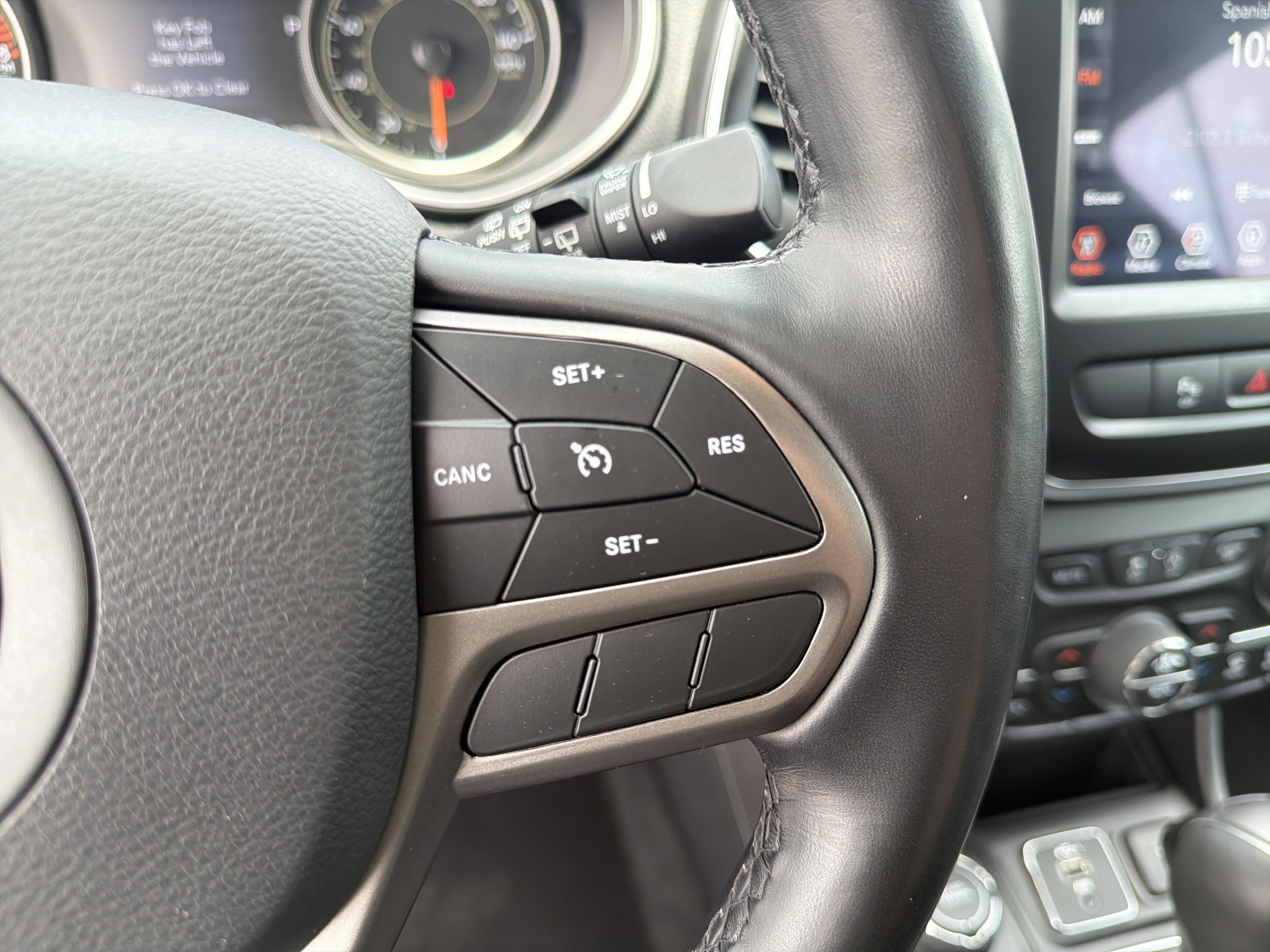 Used 2021 Jeep Cherokee Latitude Lux w/ Comfort/Convenience Group AWD/4WD image 31