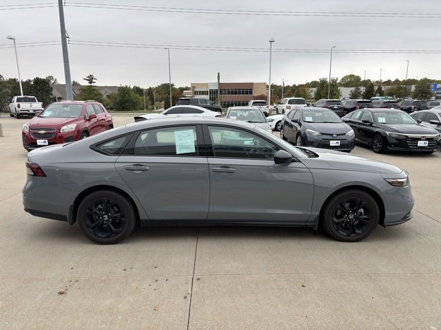 Certified 2025 Honda Accord SE image 4