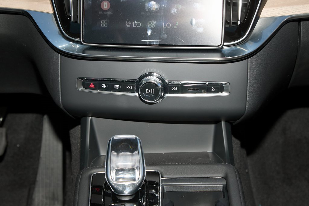 New 2026 Volvo XC90 B6 Plus w/ Protection Package Premier image 36