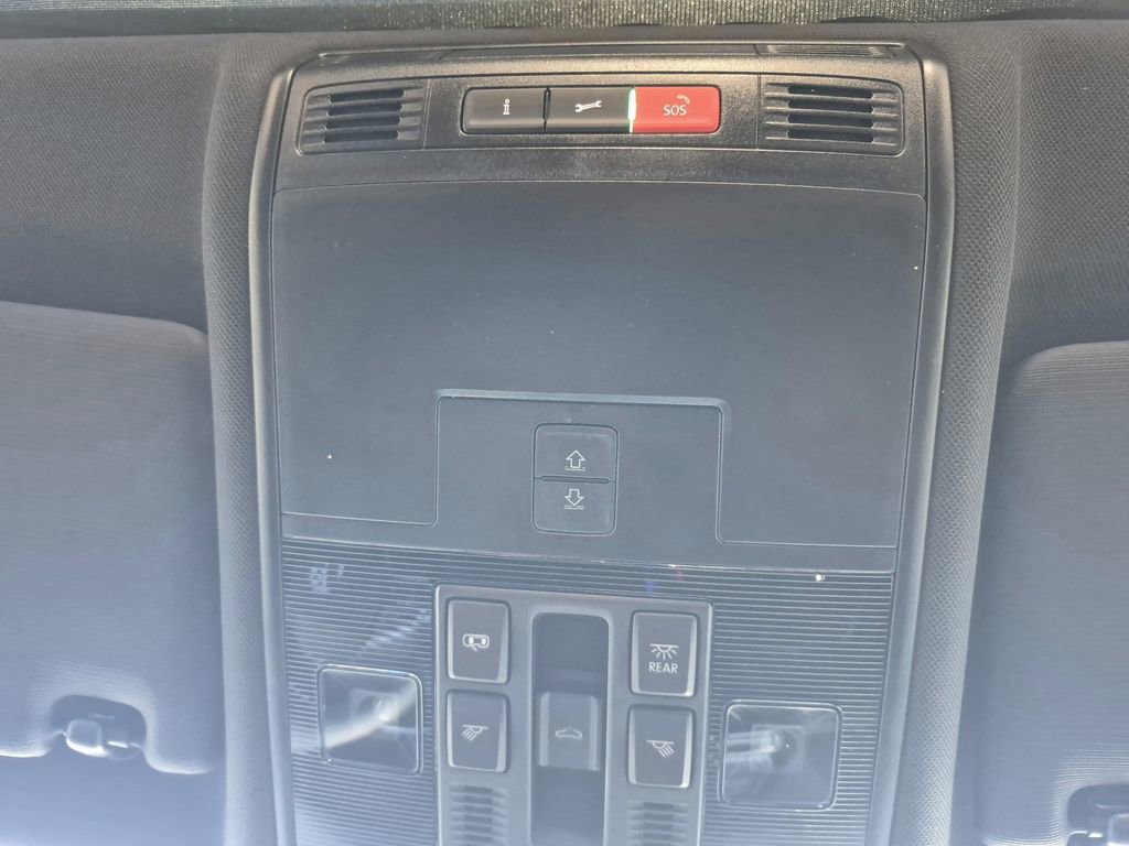 Used 2022 Volkswagen Tiguan SEL R-Line image 25