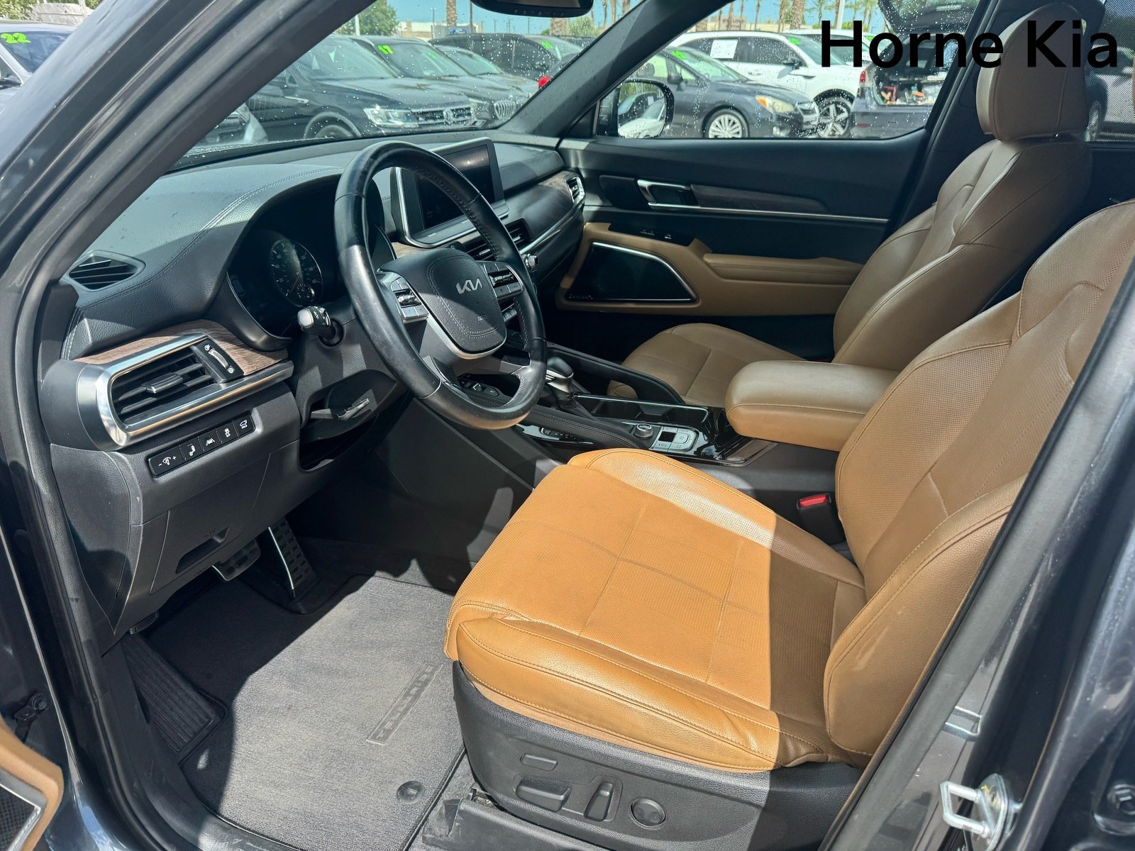 Certified 2022 Kia Telluride SX w/ Towing Package FWD image 9