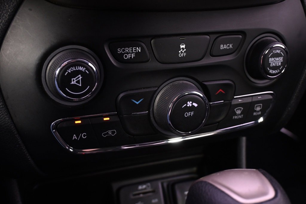 Used 2017 Jeep Cherokee Latitude w/ Safety/Convenience Group image 30