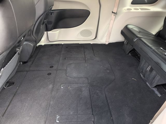 Used 2023 Chrysler Pacifica Touring-L FWD image 18