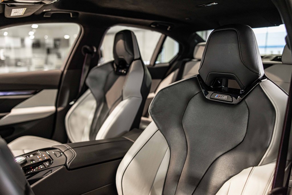 Used 2025 BMW M5 w/ Carbon Package image 19