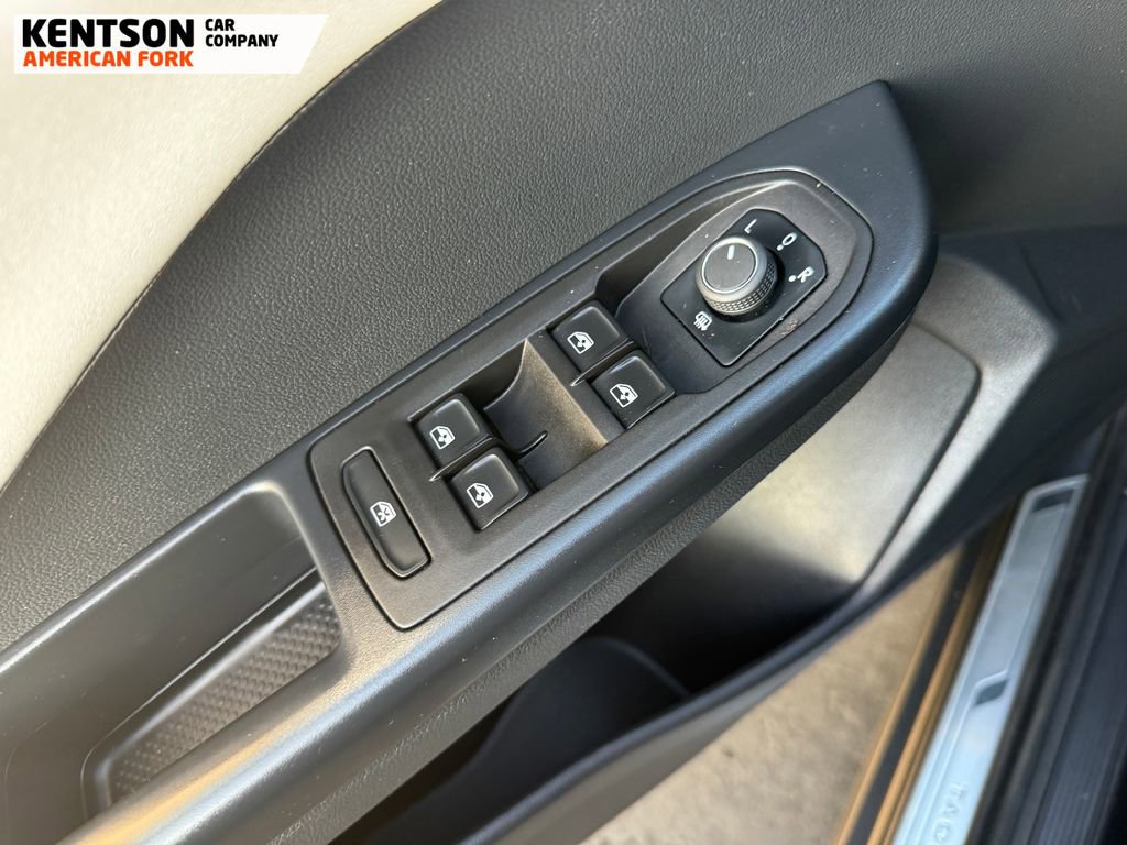 Used 2025 Volkswagen Taos SE image 22