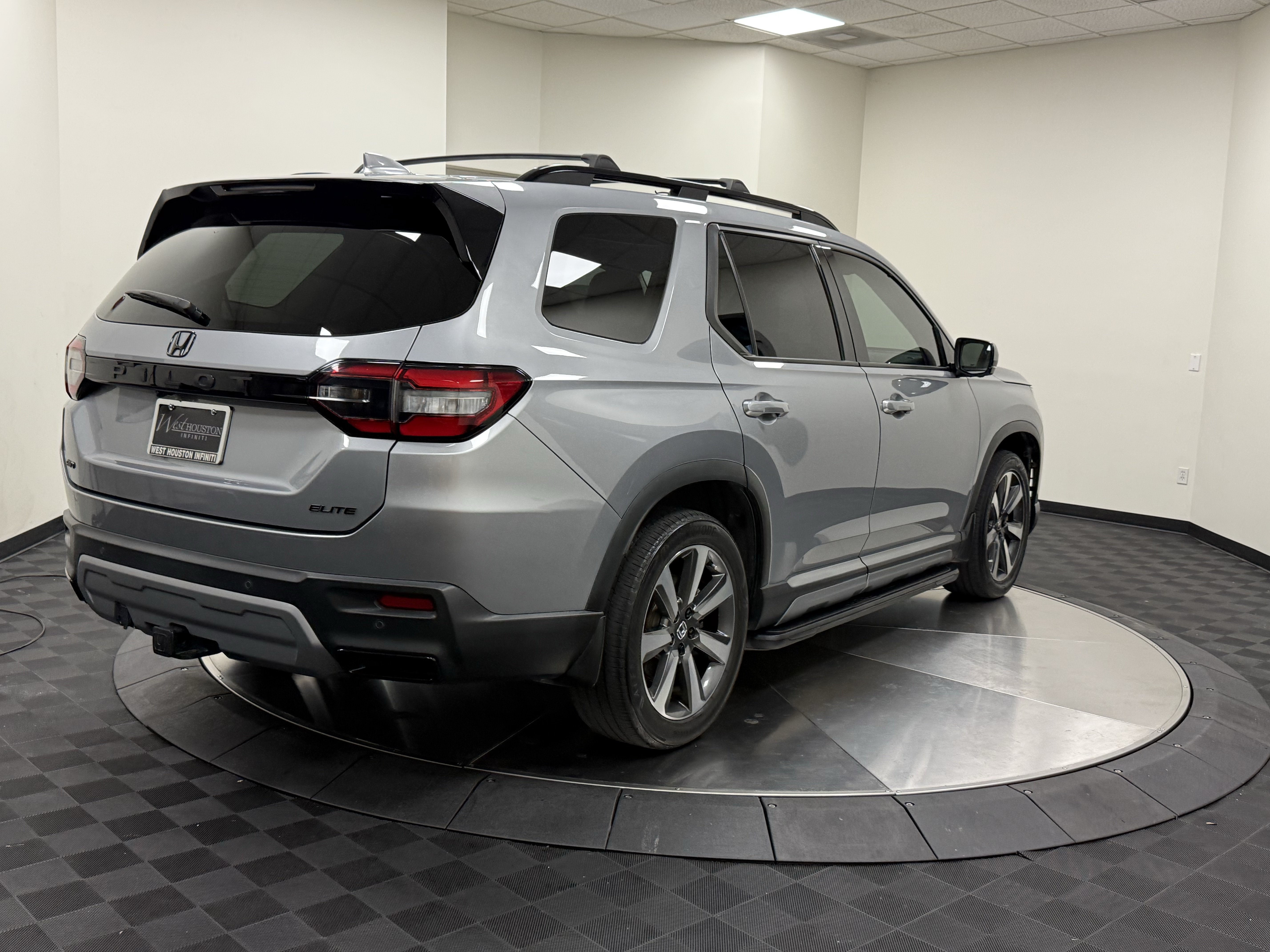 Used 2023 Honda Pilot Elite image 7