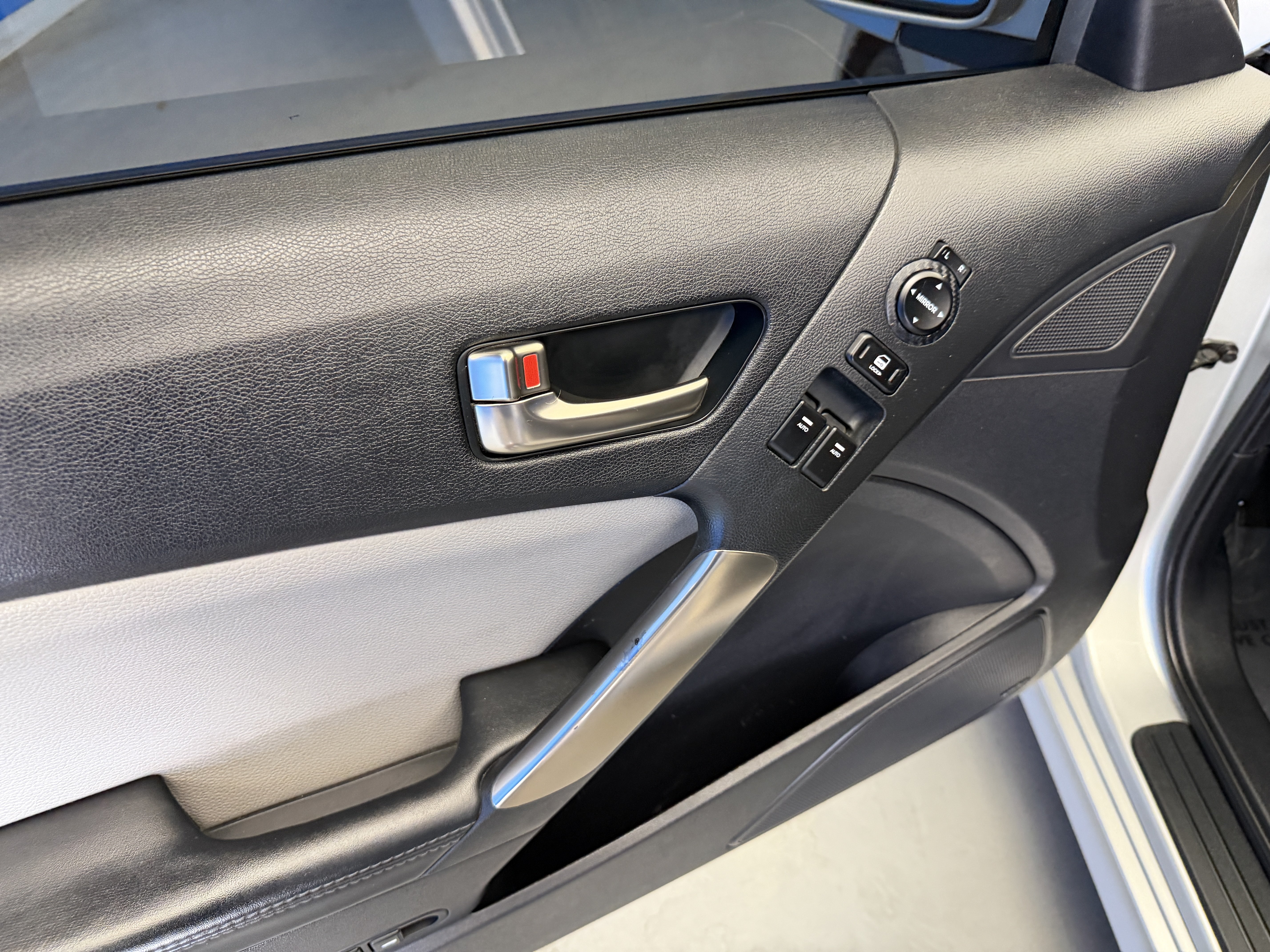 Used 2013 Hyundai Genesis 2.0T RWD image 10