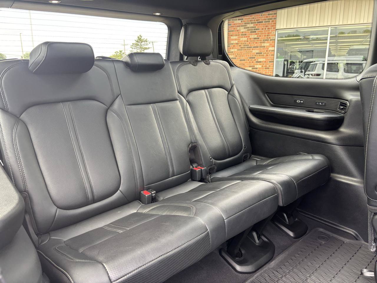 Used 2023 Jeep Wagoneer Series II w/ Convenience Group I AWD/4WD image 14