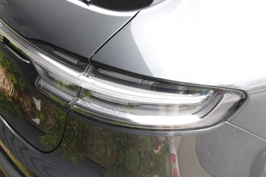 Used 2025 Porsche Macan image 12