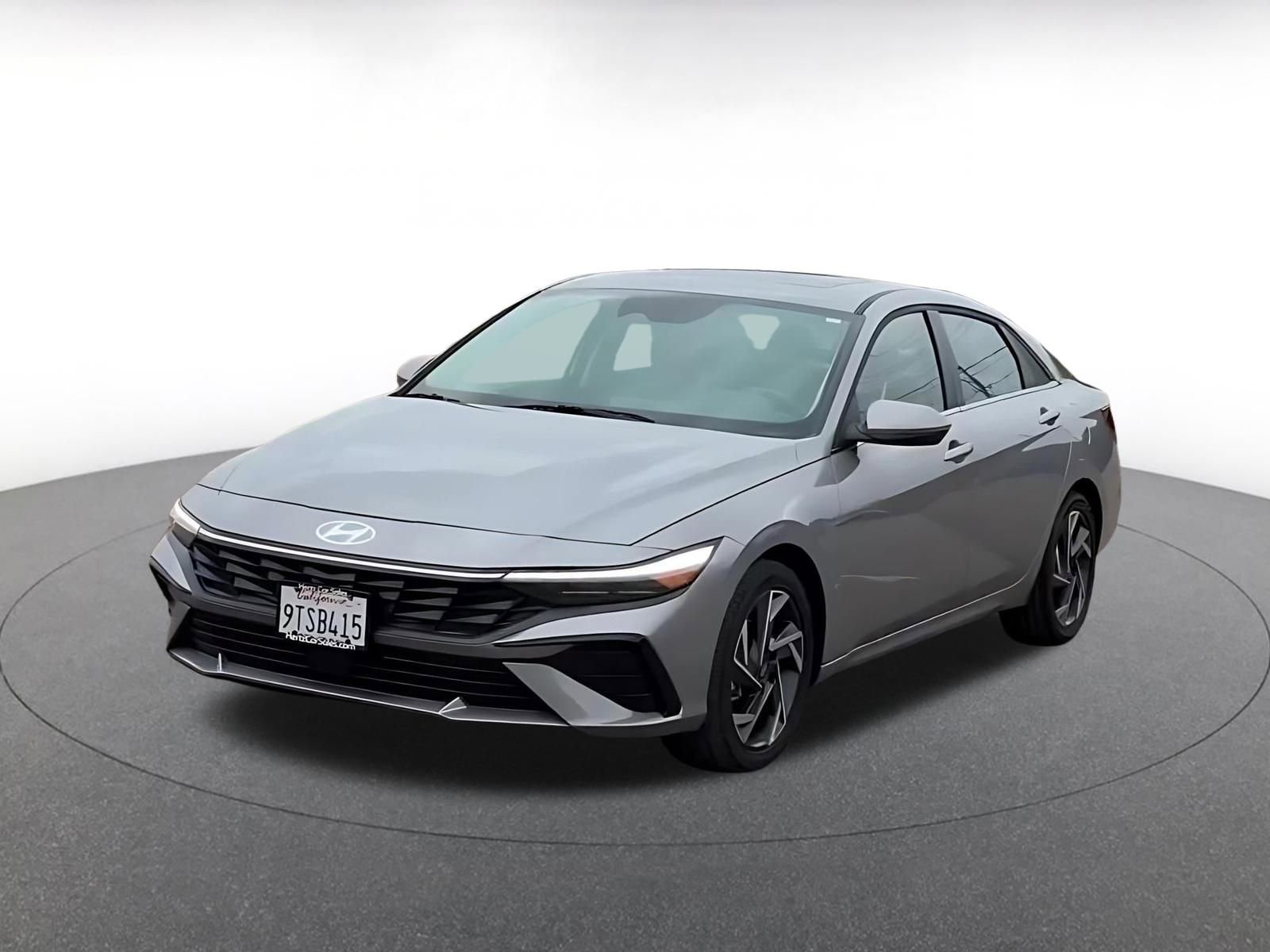 Used 2025 Hyundai Elantra Limited image 7