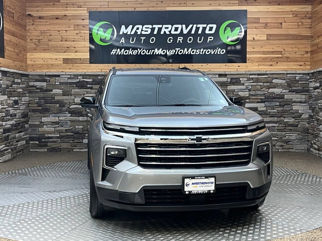 Used 2025 Chevrolet Traverse LT w/ Driver Confidence Package AWD/4WD image 4