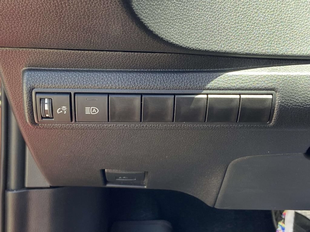 Used 2025 Toyota Corolla LE FWD image 26