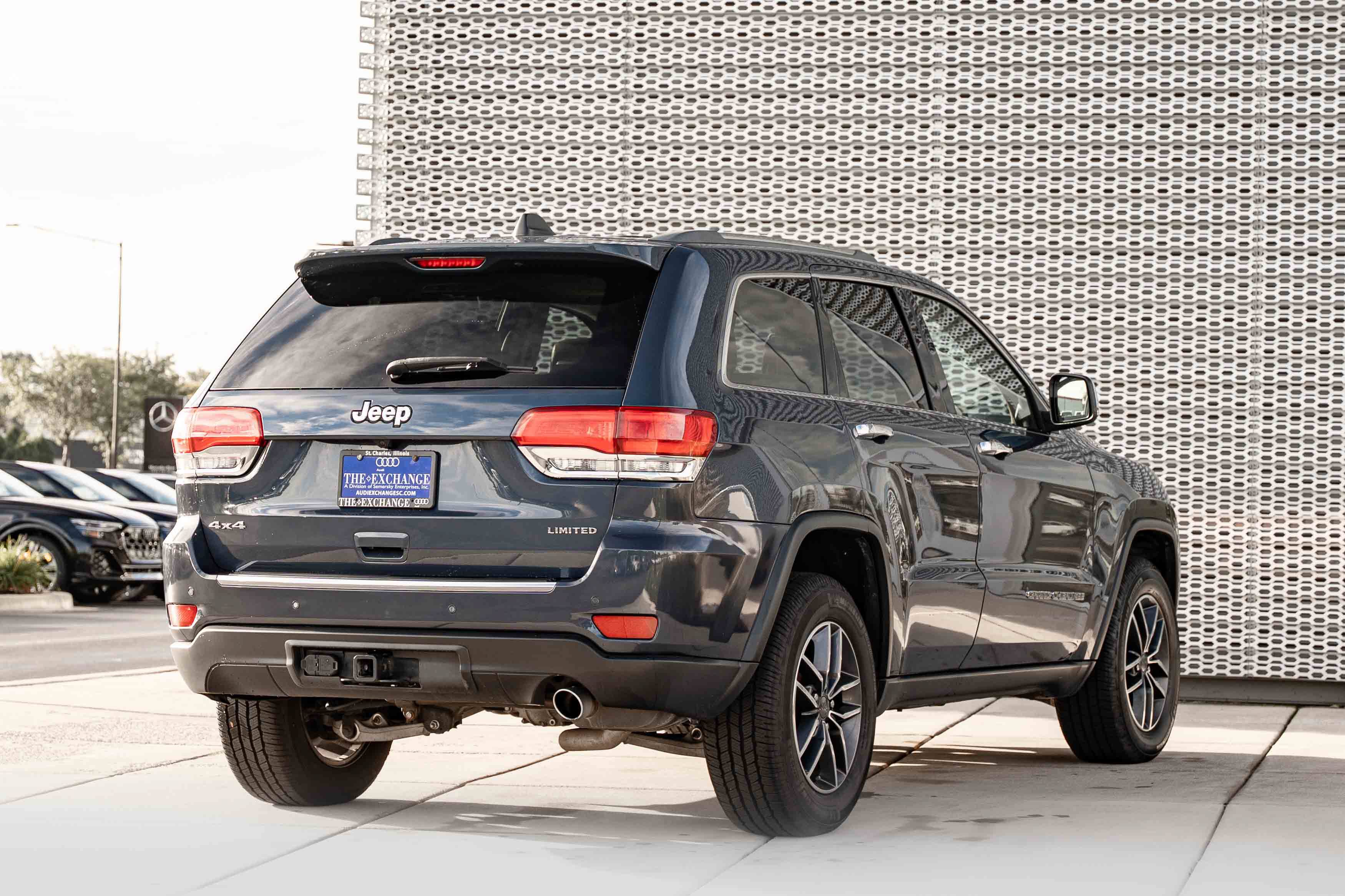 Used 2019 Jeep Grand Cherokee Limited w/ Trailer Tow Group IV AWD/4WD image 4