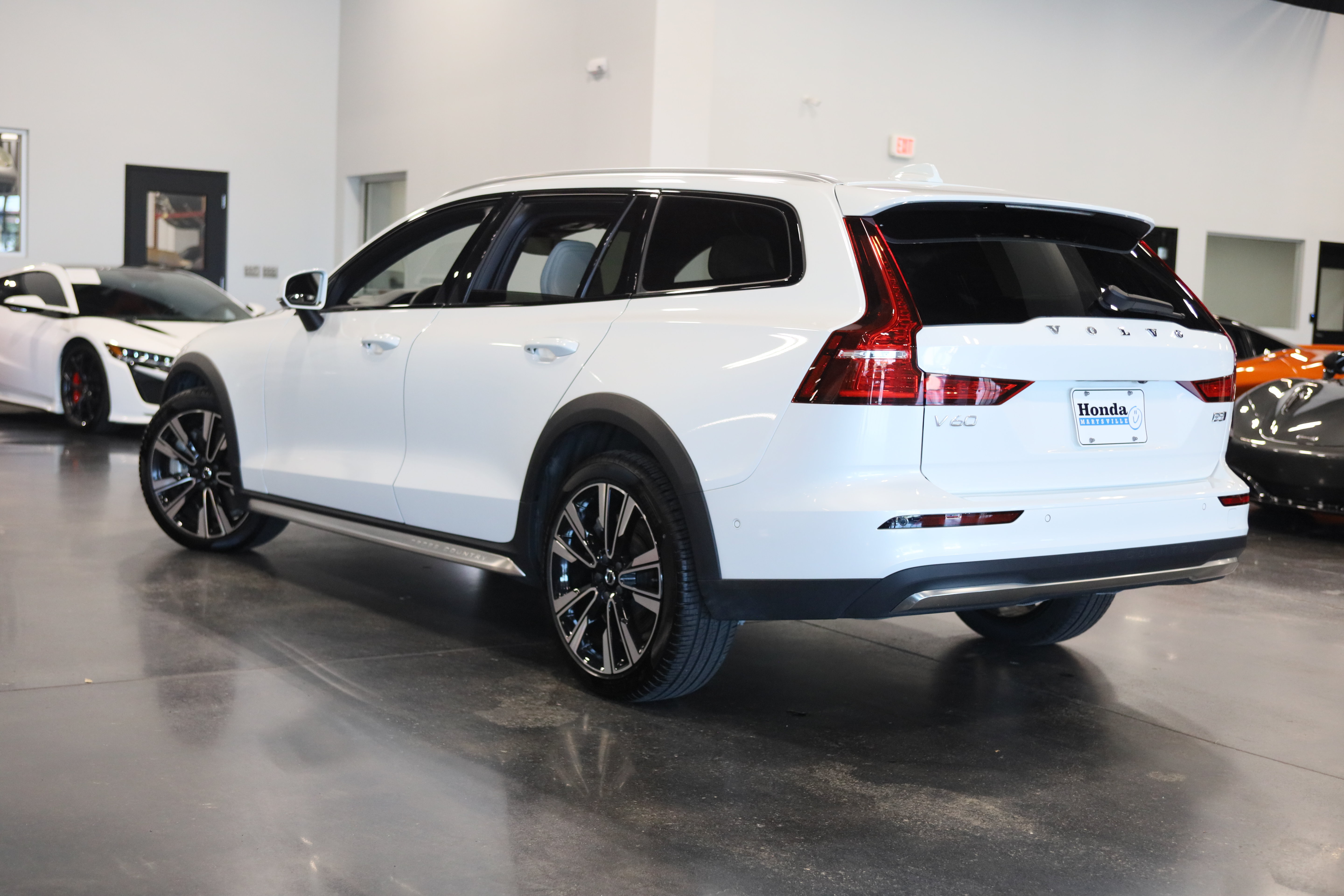 Used 2025 Volvo V60 B5 Cross Country Ultra w/ Climate Package AWD/4WD image 4