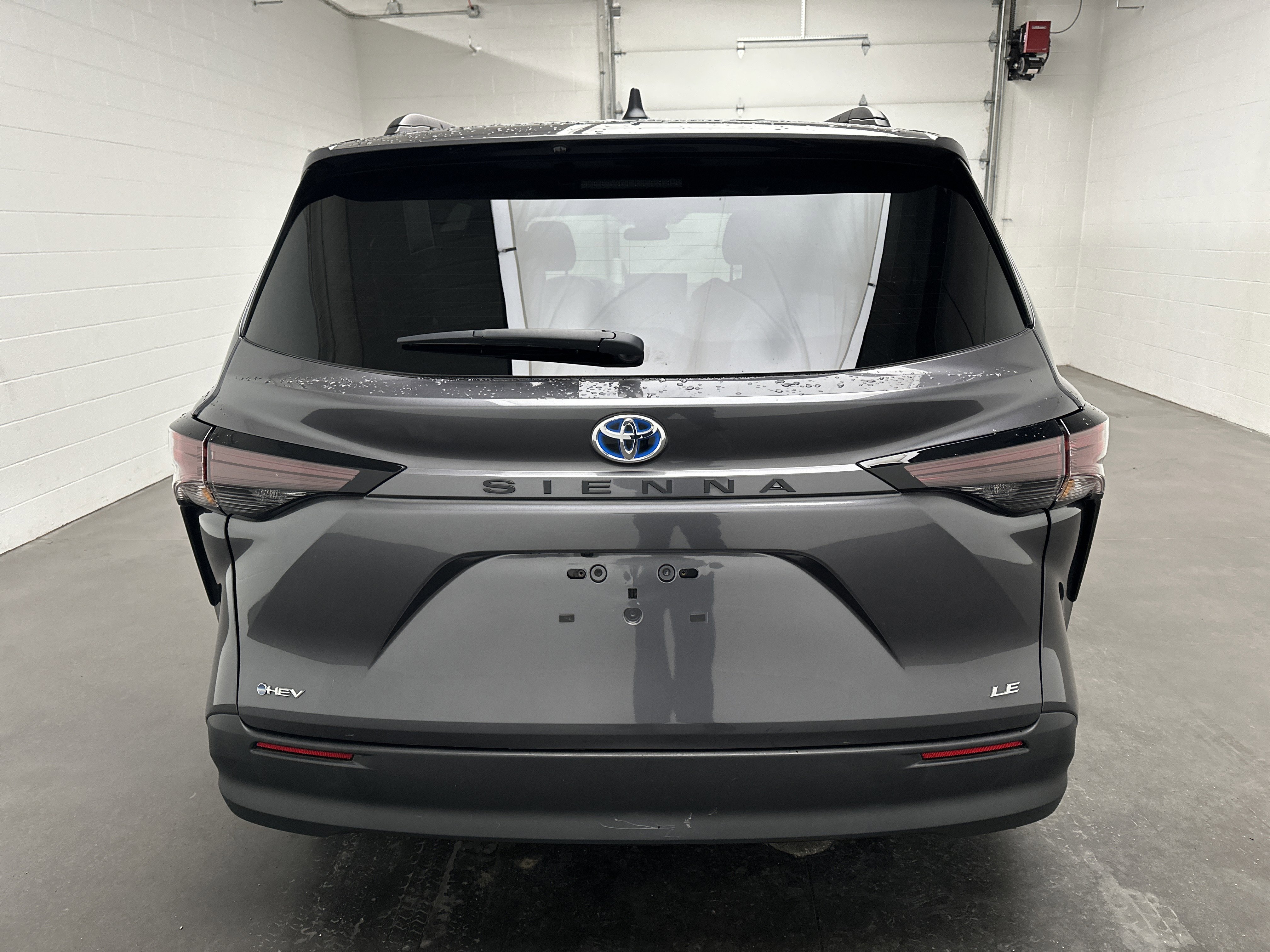 Used 2025 Toyota Sienna LE image 8
