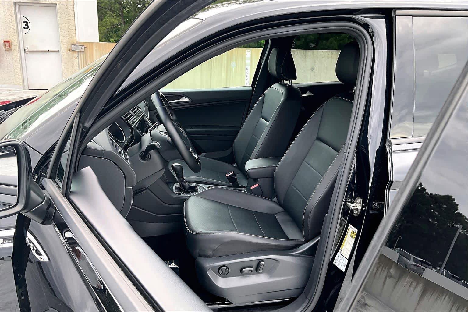 Used 2021 Volkswagen Tiguan SE R-Line FWD image 8