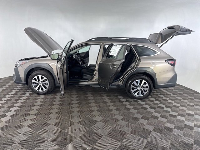 Used 2024 Subaru Outback Premium image 9