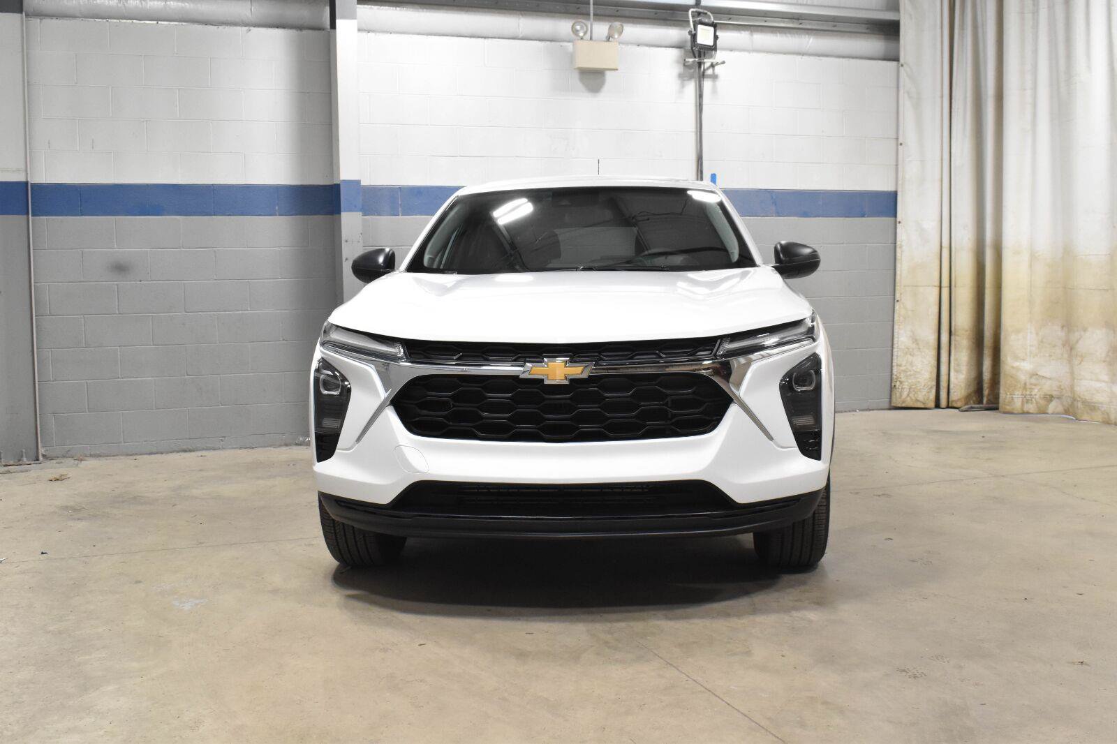 Used 2026 Chevrolet Trax LS w/ Driver Confidence Package FWD image 27