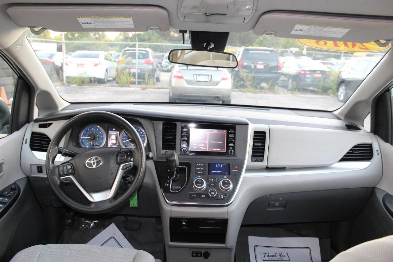 Used 2018 Toyota Sienna L image 19