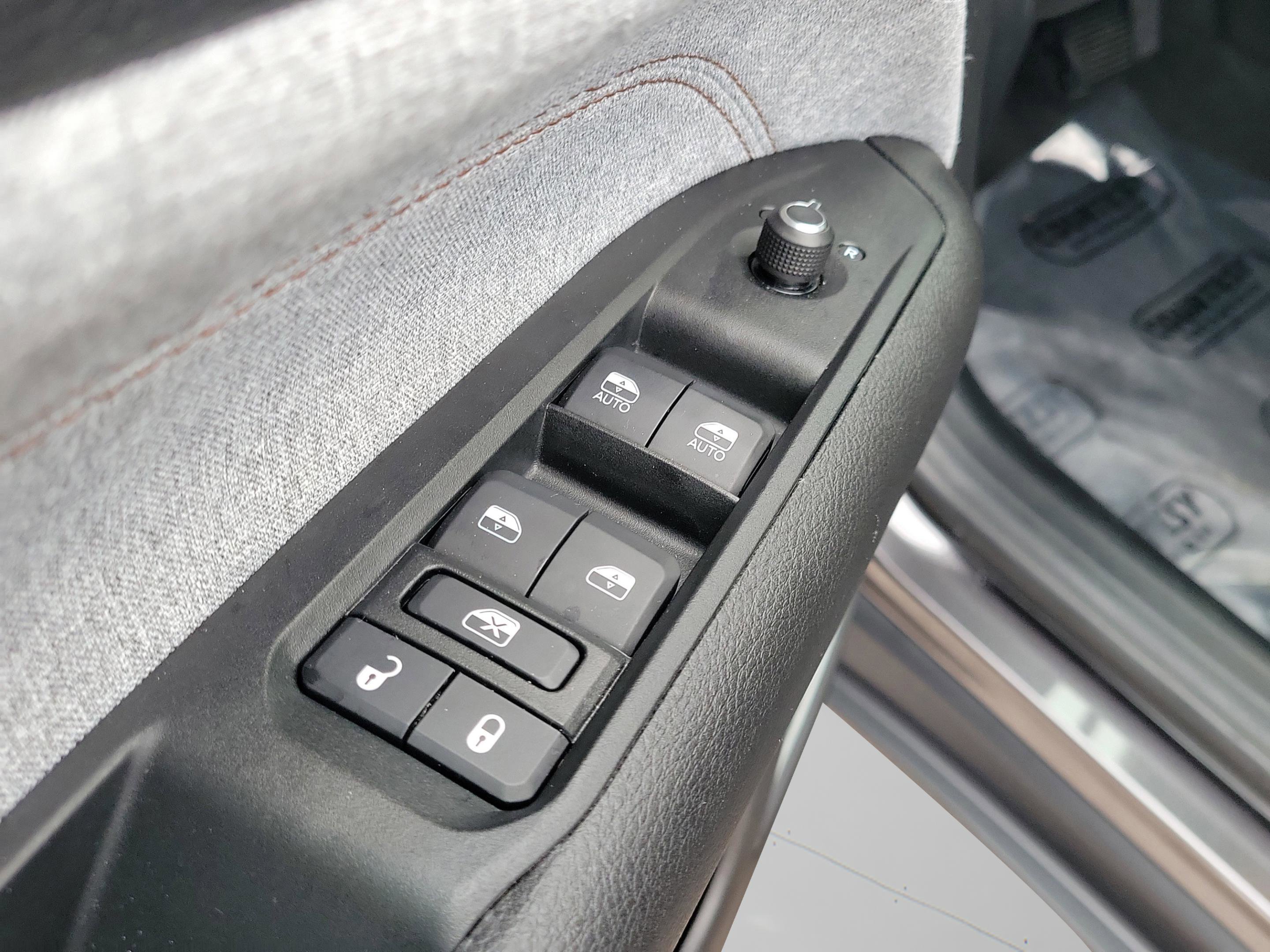 Used 2022 Jeep Compass Latitude w/ Sun and Sound Group image 36