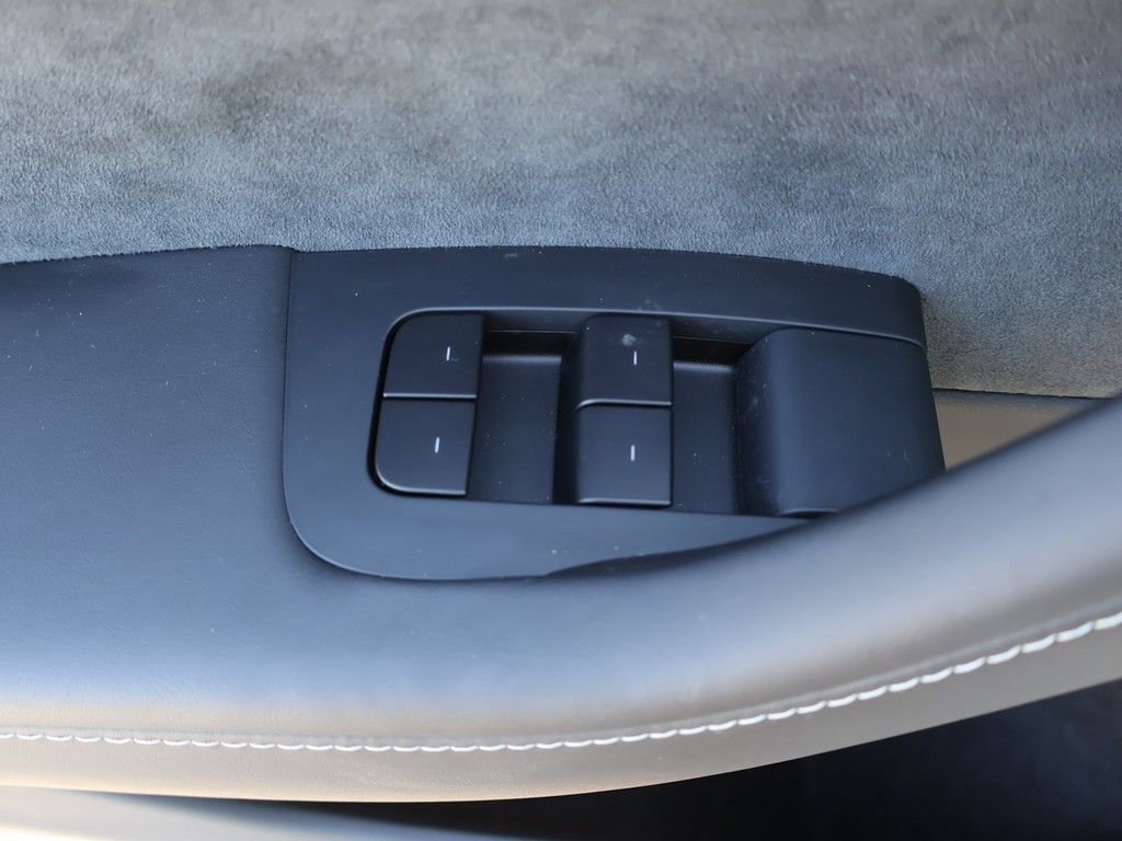 Used 2025 Tesla Model Y Long Range image 40